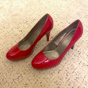 NWOT Red Heels Worthington size 9.5